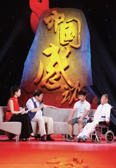肇恒君（右一）天生殘疾，但是他自兒時起就有著一個音樂夢