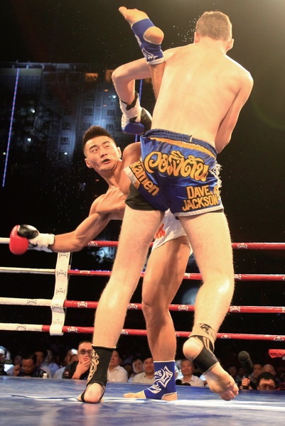 河南電視臺(tái)《武林風(fēng)》欄目走進(jìn)新疆，把比賽現(xiàn)場(chǎng)搬到了新疆建設(shè)兵團(tuán)農(nóng)十三師紅星廣場(chǎng)