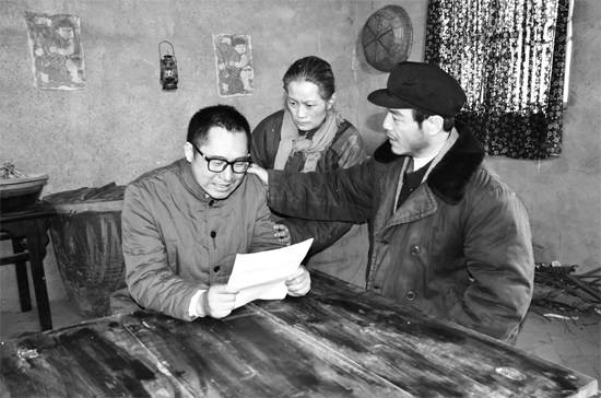 《焦裕祿》拍攝現(xiàn)場(chǎng)，演員穿著冬裝拍戲