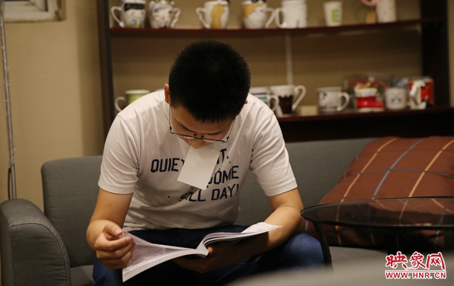 楊栗，22歲，某大學(xué)大三學(xué)生：喜歡這種看書(shū)的環(huán)境。