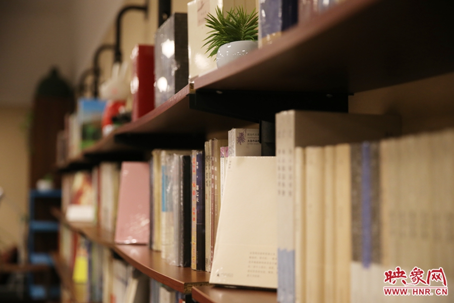 書(shū)店內(nèi)的裝飾。