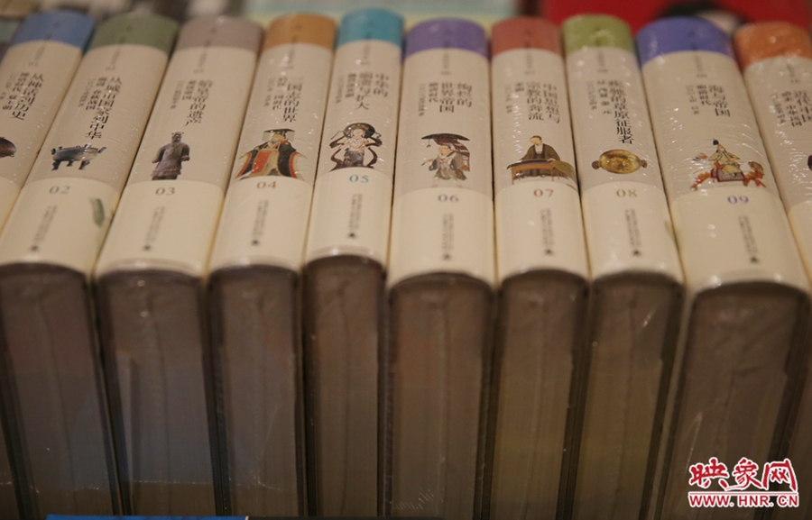 書(shū)店內(nèi)的書(shū)。