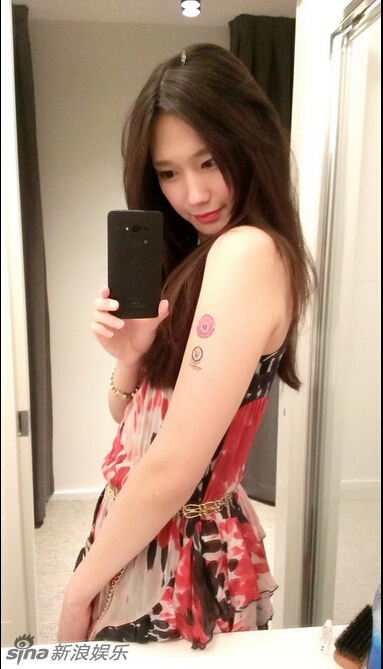 有顏有胸！日本變性美女性感迷人走紅網(wǎng)絡(luò)