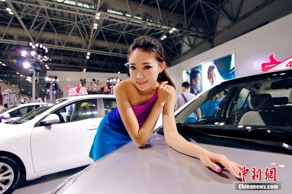 福州國際車展開幕 眾車?！盃幤娑菲G”